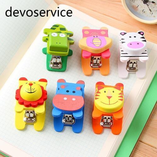 1PCS Cartoon Cute Mini Wood Stapler Pocket Manual Stapler Paper Binding Binder Paperclip Stationery Products