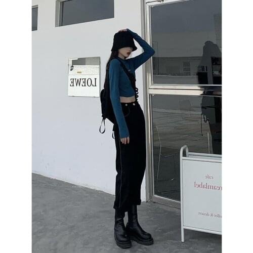 Devil shackles Women's Cropped Trousers