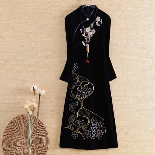 Embro mill new autumn women velvet dress ethnic style Retro elegant lady embroidery Slim blue/red party Cheongsam dress M-3XL