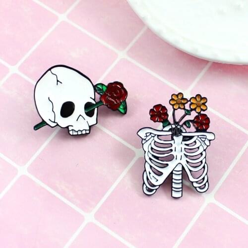 Skull and flower skeleton Enamel Brooch love skeleton Gothic romantic Brooch punk Enamel Brooch Gothic Jewelry New Product 2019