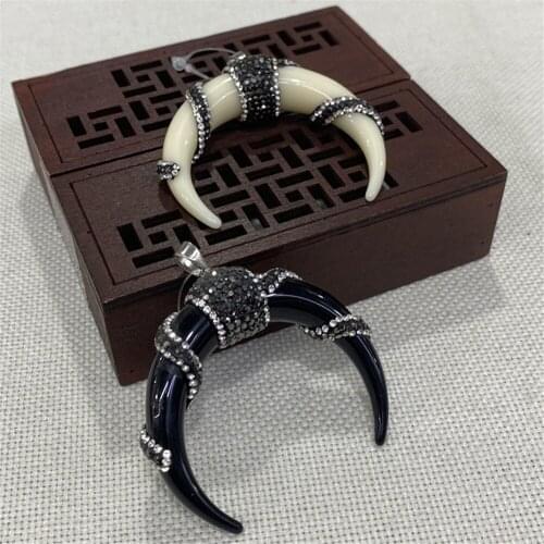 Resin Pendant with Diamonds for Women and Men Black and White Crescent Horn Jewelry Daily Accessories DIY Necklace Pendants