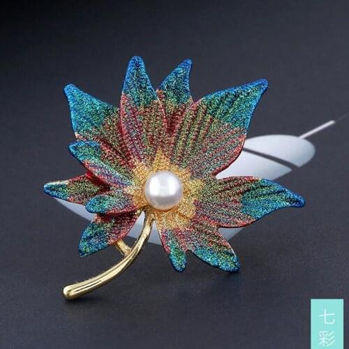 New high-grade pearl double-layer maple leaf brooch fashion beautiful deserve to act the role of the badge