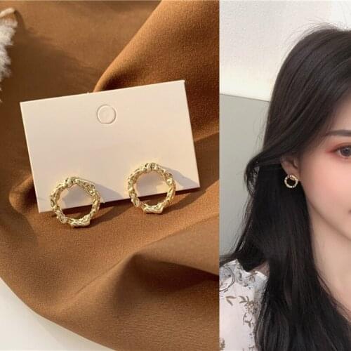 Vintage Irregular Hollow Metal Round Hoop Pendant Drop Earrings for Women Girl Teens Ear Jewelry Earrings 2021 Trend New Arrival
