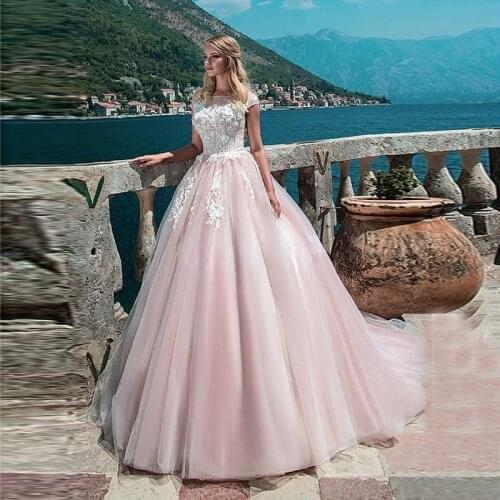 2021 Ball Gown Wedding Dresses Pink O-Neck Cap Sleeves Button Open Back Lace Appliques Bridal Gowns Vestido De Noiva