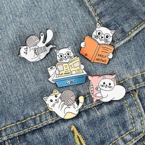 Creative And Exquisite Cartoon New Fashion Cute Personality Cat Reading Brooch Hundred Matching Decoration Neutral Ins Style