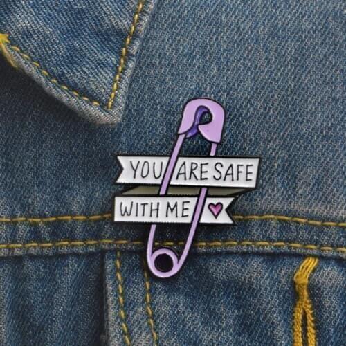 You are safe with me Pin Purple Paper clip Brooch for Women Men Enamel Pin Hat Backpack Clothes Lapel Pin Badges Icon Jewelry