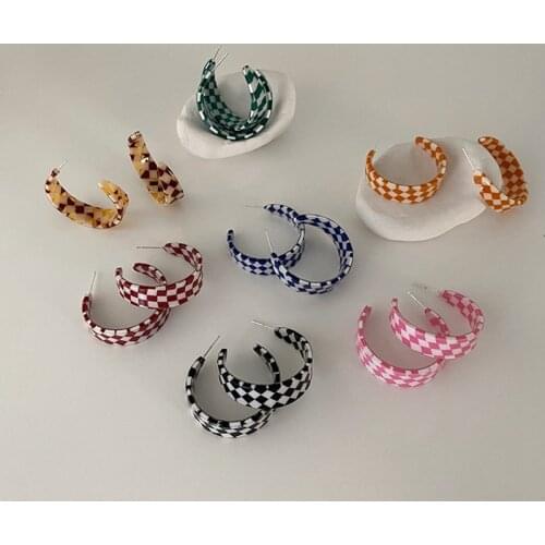 Vintage Fashion Acrylic Colorful Checkerboard Pattern Hoop Earrings Acetate Geometric C-Shaped Earrings For Women 2021 Jewelry