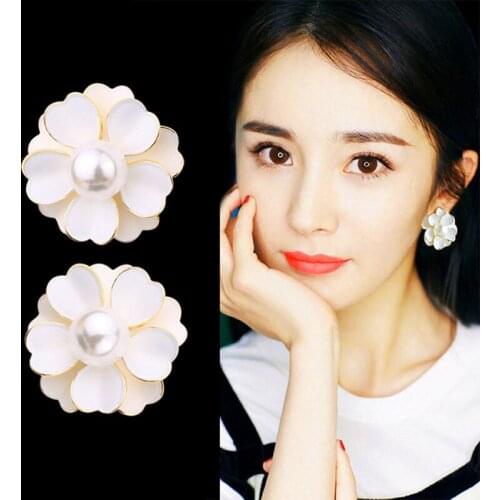 Camellia Pearl Stud Earrings 3D Fashion Accessories Classic White Flowers Earrings Elegant Women Girl Gifts For Friends