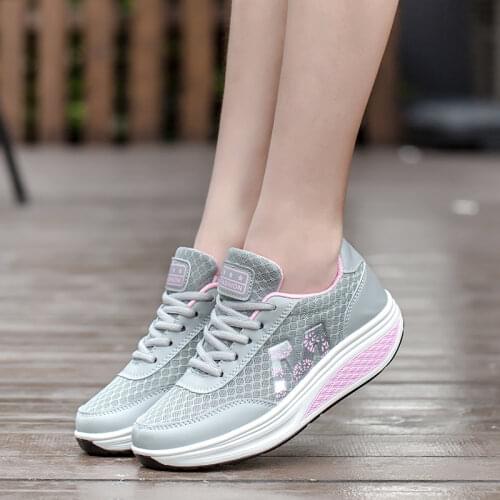 Women Walking Shoes Shake Sneakers Height Increasing Breathable Cushioned Sneakers 3 Colors Size 35-40