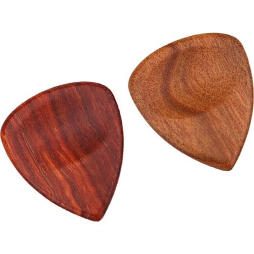 2pcs Wooden Guitar Pick Plectrum for Guitar Parts Accessories Heart Shaped