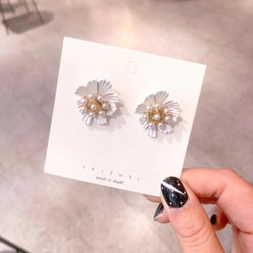 Pearl White Flower Earrings Korea Vintage Crystal Womens Earrings 2020 New Ear Stud Wedding Party Birthday Gift Fashion Jewelry