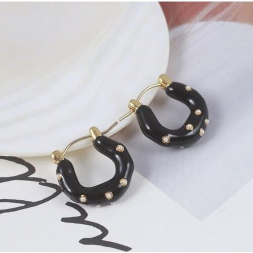 Simple geometric U-shaped enamel colored glaze inlaid pearl earrings