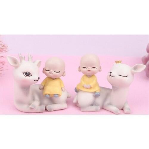 Car Shaking Head Ornaments Home Decor Personalized Desktop Table Resin Carving Model Crafts Wedding Gifts Decoration Accessories