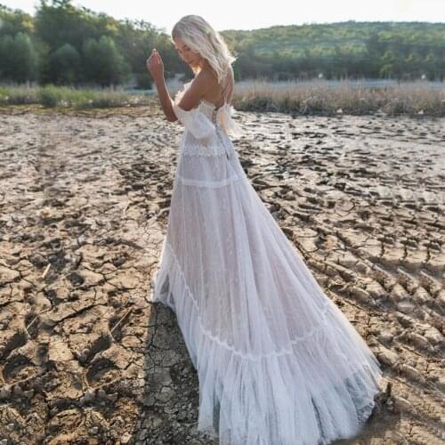 2020 Bohemian Wedding Dresses Off Shoulder A Line Lace Appliqued Boho Wedding Dress Backless Plus Size Beach Bridal Gowns