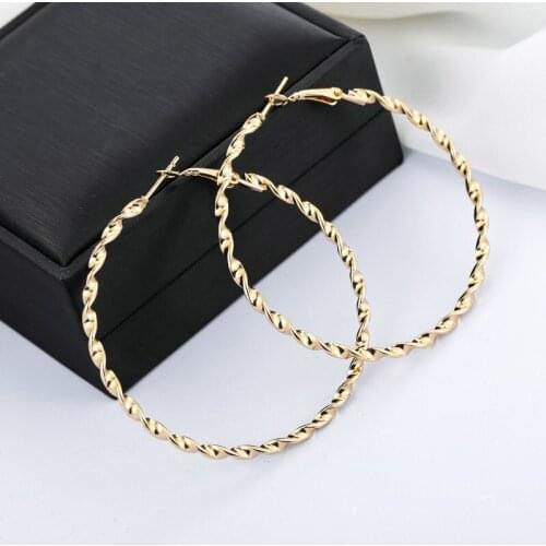 New Fashion Exaggeration Style Earring For Women Popularity Jewelry Gold For Women Twisted Round Earring