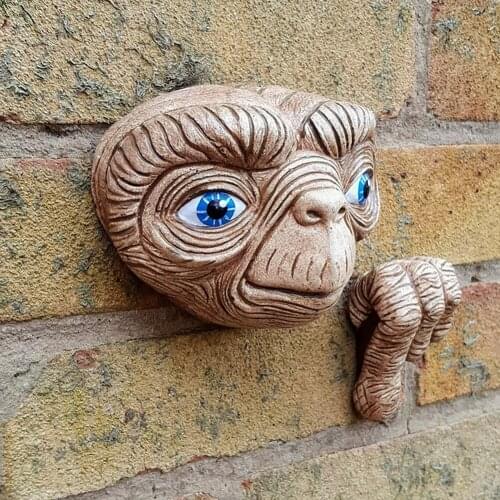 Alien Face Strange Features Statue Resin Pendant ET Old Man Tree Hugger Art Garden Decoration Outdoor Easter garden Decoration