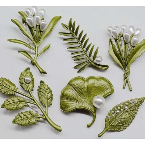 Ginkgo Leaf Paint Brooch Three-Dimensional Pearl Flower Breast Bouquet Accessories Sweater Brooches for Women