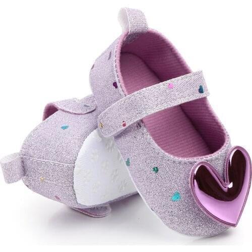Luxury First Walkers Shoes For Infant Girls Indoor Soft-soled Heart-shaped Princess Shoes Baby Walking Shoes pour bébés 2021