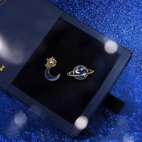 HOSENG Blue Gold Earth Moon Star Alloy Brooch Luxury Fluorescence Lapel Suit Party Badge Fashion Enamel Jewelry Pin HS_527