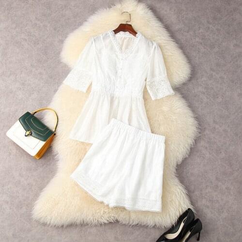 European and American womens wear for summer 2021 V neck lace shirt five-quarter sleeves tight waisted shorts Fashion suits