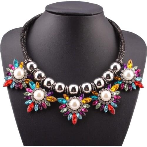 2021 New Arrival Design Fashion Brand Black Chain Pearl Necklace Colorful Crystal Flower Statement Pendant Necklace for Women