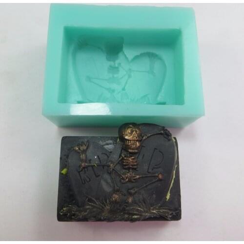 Soaps Moulds Handmade Making Mold QT0011 Silica Gel Tombstone Soap Skull Halloween Decor Creepy Soap Skeleton on Grass Silicone