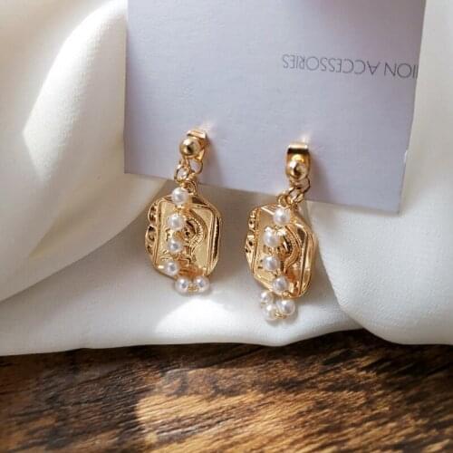 Fashion Baroque style pearl creative head, a pair of earrings