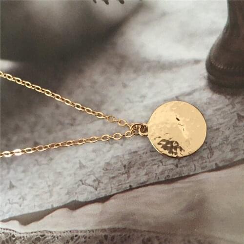 New Arrivals Gold Color Plating Hammered Effect Round Disc Pendant Collar Necklace For Women Girl Casual Wearing Delicate