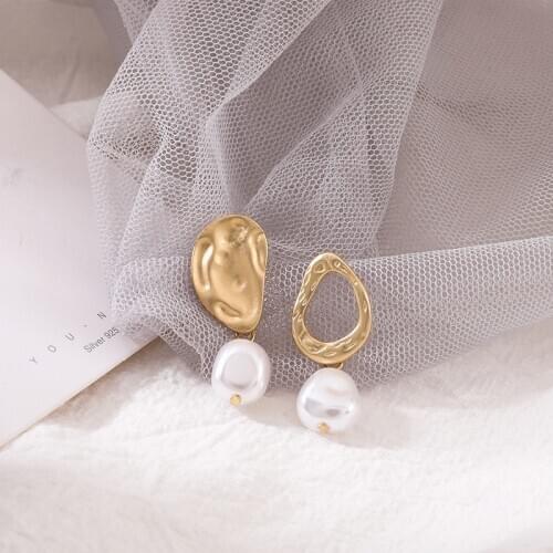 Metal material imitation freshwater pearl earrings new contracted fashion asymmetric geometry ms pearl earrings