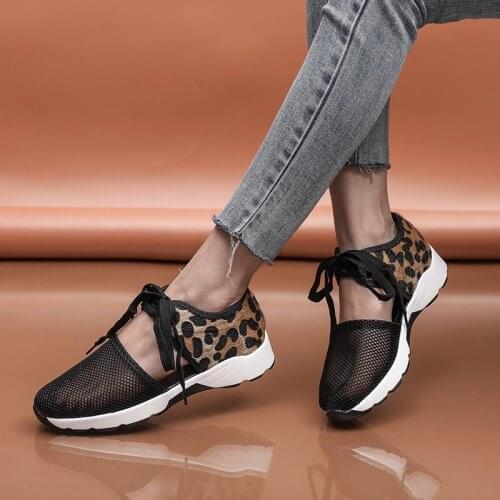 Large size European and American wind mesh breathable fashion sports casual shoes casual cool womens shoes in summer and autumn