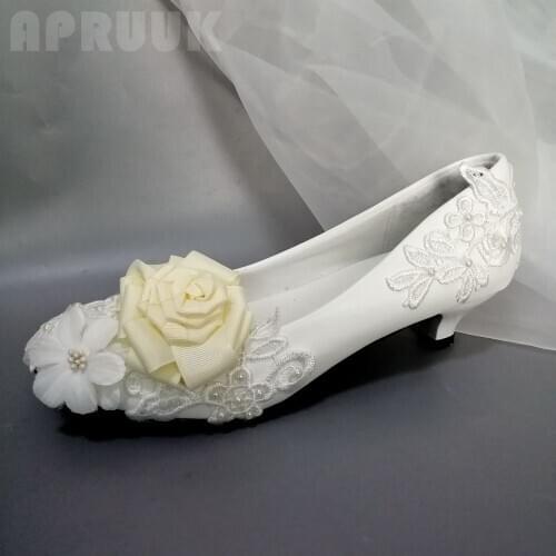 Sweet handmade ivory rose flower wedding shoes woman low small 3CM heel lace flower bridal wedding shoes bride