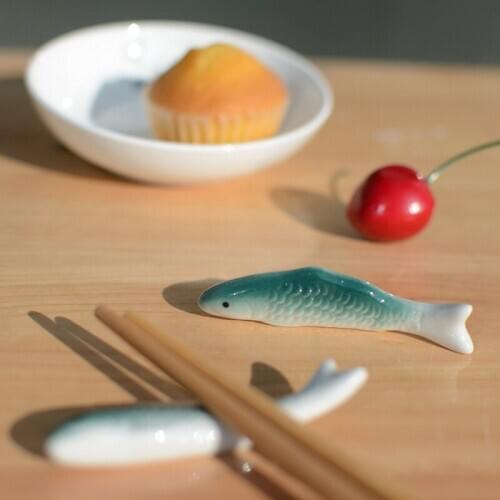 5pcs Ceramic Green Samll Fish Chopstick Holder DIY Home Restaurant Chopsticks Fork Spoon Rest Rack Decoration