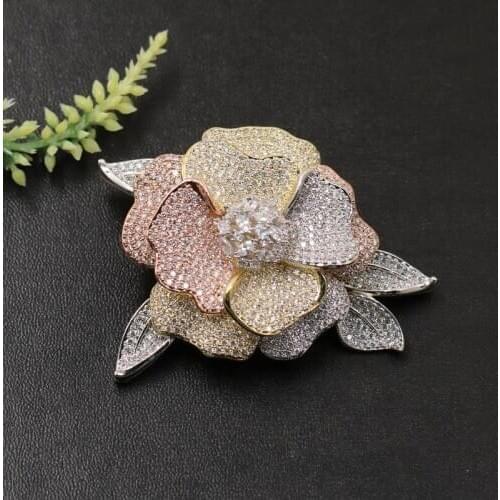 Lanyika Fashion Jewelry Trendy Blooming Flower with Leaf Brooch Pendant Dual Use for Engagement Banquet Luxury Bridal Best Gift