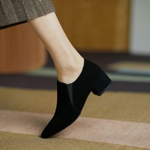 2021 Spring and Autumn New British Fashion All-match Pointed Black Low Thick Heel Flat Comfortable Deep Mouth Single Shoes Women