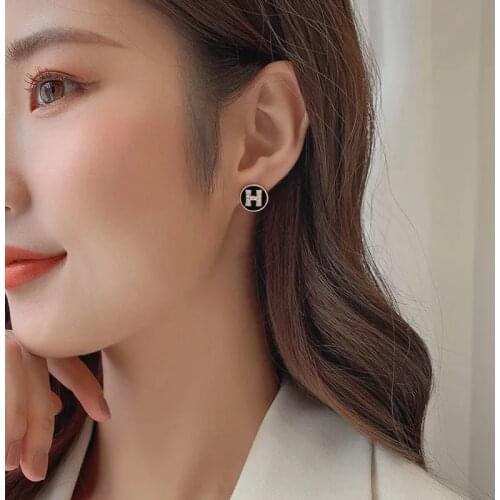 Letter H Earrings No Hole Ear Clips Fashion and Simplicity Clip Earring Without Piercing Minimalist Earrings Jewelry CE1071
