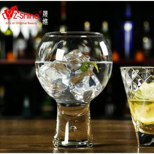 The creative glass cocktail juice cup cup foot high heat dessert milkshake cup ice cream beer cup