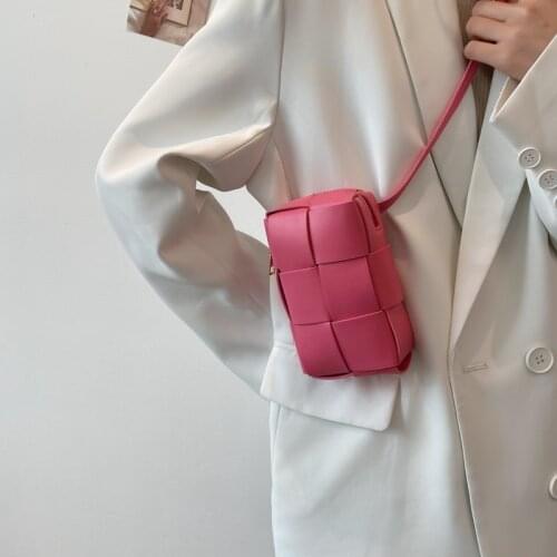 Weave Square PU Leather Fashionable Purses Hot Pink Waist Bag Crossbody Bags for Women Luxury Designer Phone Bags Mini Bag