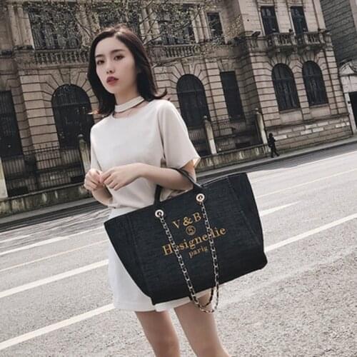 2020 new large capacity shopping bag gym bag letter casual shoulder bag chain canvas bag