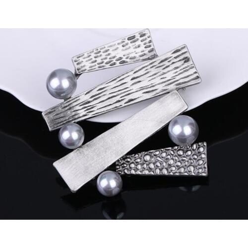 Unique Design Antique Metal Simulated Pearl Brooches for Women Fashion Brooch Pins Vintage Scarves Buckle Jewelry Gifts XZ227