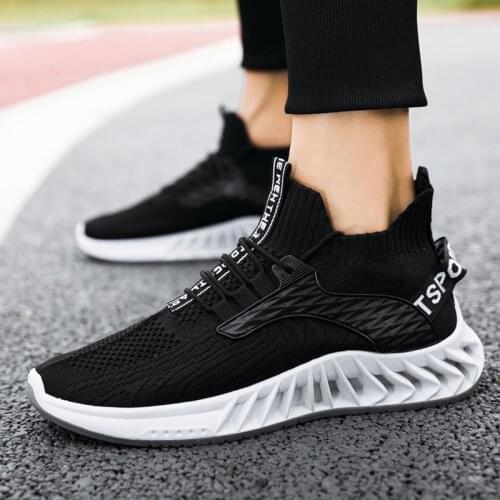 Mens shoes flying woven sports shoes Korean fashion mens casual shoes running shoes mens new spring 2021