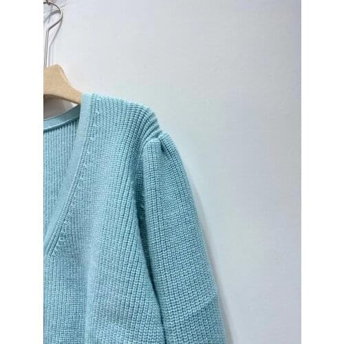 Early Autumn 2021 New Pearl Buckle V-neck Long-sleeved Knitted Solid Color Cardigan Jacket