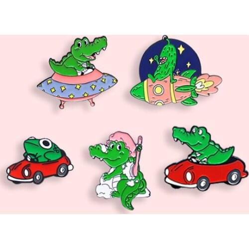 Creative Cartoon Bathing Crocodile Badge Fashion Cute Spaceship Driving Frog Metal Enamel Brooch Fun Lapel Backpack Jewelry Gift