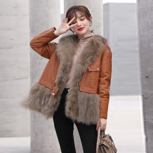 New 2020 Winter Real One Fox Fur Grass Female Coat Short Fashion Leather Young Fashion Splicing Thick Warm Jacket