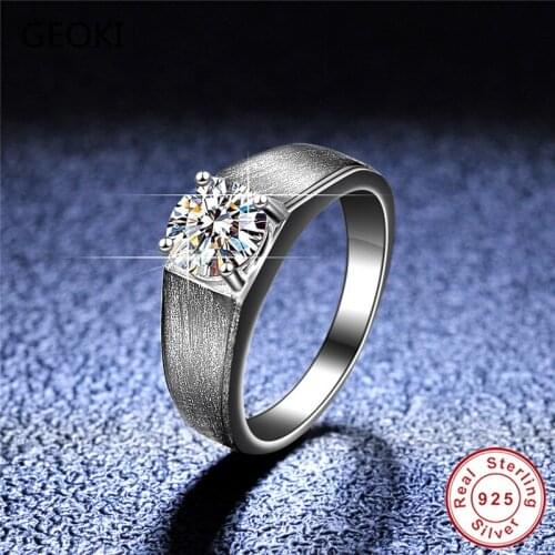 Geoki Passed Diamond Test Perfect Cut 1 Ct D Color VVS1 Moissanite Ring for Men Luxury 925 Sterling Silver Wedding Jewelry Gift