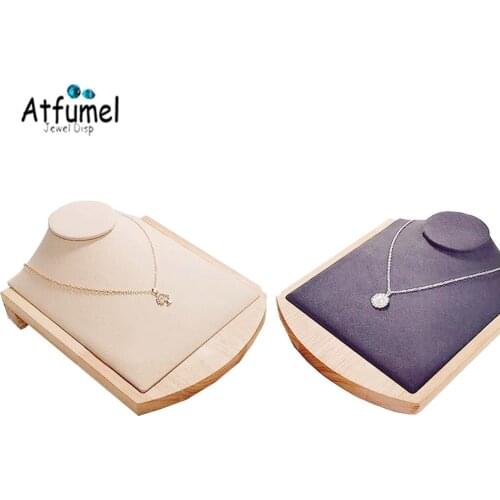 Classic Wood Pendant Jewelry Storage Stand Horizontal Velvet Necklace Manneuqine Bust Pear Necklace Jewelry Organizer Showcase
