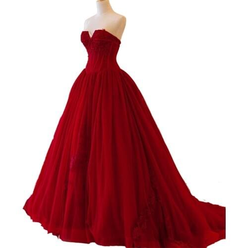 2020 Red Wedding Dresses Ball Gown Sweetheart Neckline Lace Appliqued Tulle Bridal Gowns