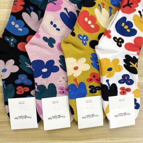New style ladies socks sweet fashion petals retro flowers medium tube ladies cotton socks popular