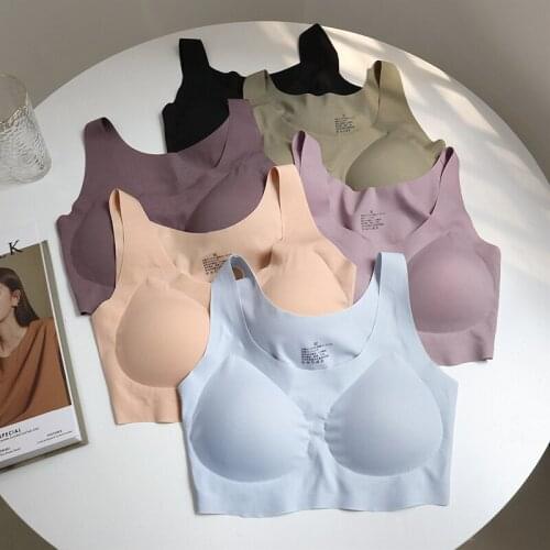 Non-trace ice silk underwear sneaked away without rims that wipe a bosom inside take prevention render the harness