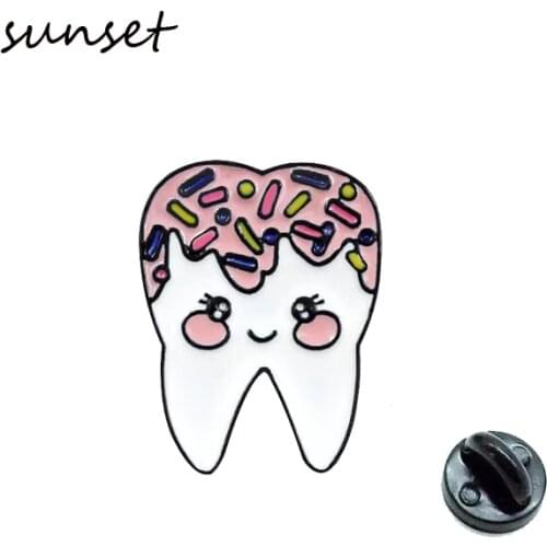 Shy Teeth Enamel Brooch Pin Cute White Tooth Smiley Face Badge Gifts Dental Accessories For Women And Man