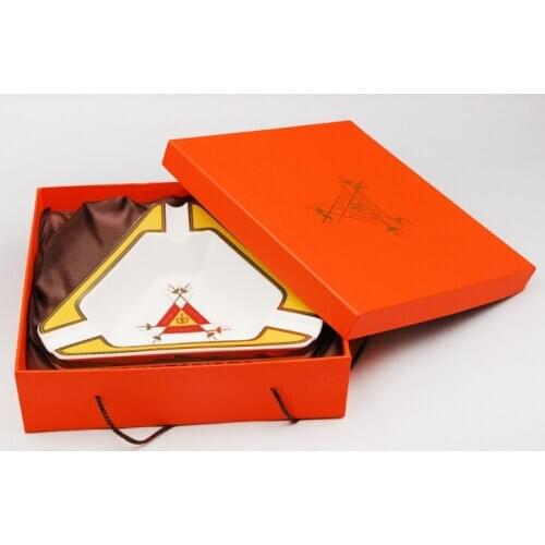 High quality luxury triangle white color Montecristo Ceramic Cigarette Cigar Ashtray with 3 Ash Slot with Gift Box Free Shipping